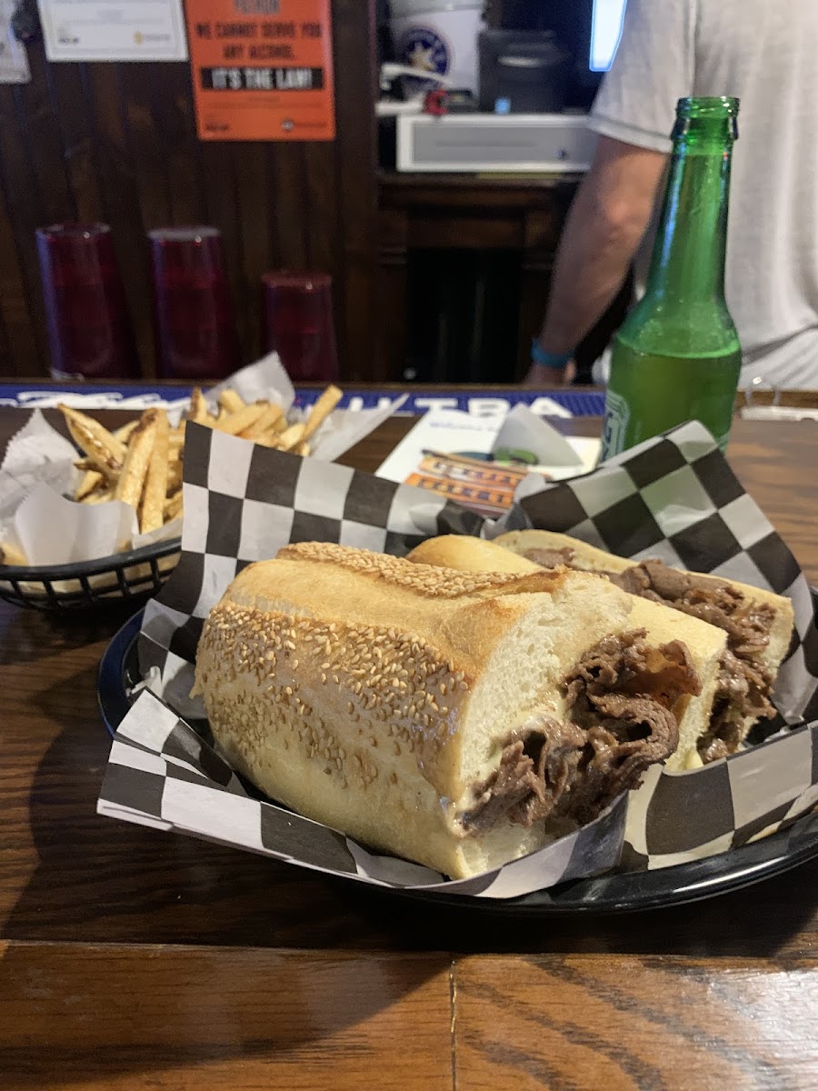 Snapper's Bar and Grill - Photo 5