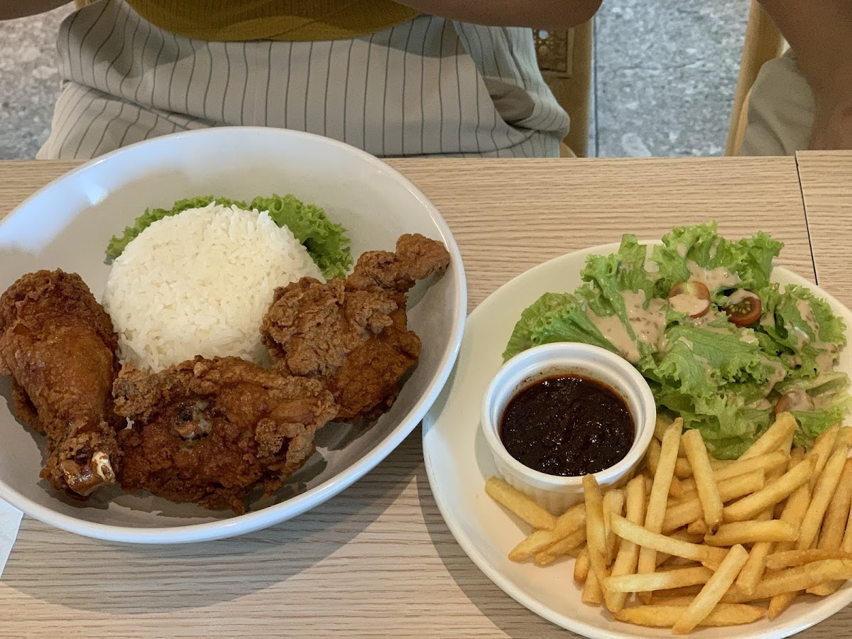 The Well Cafe Jesselton Quay - Photo 4
