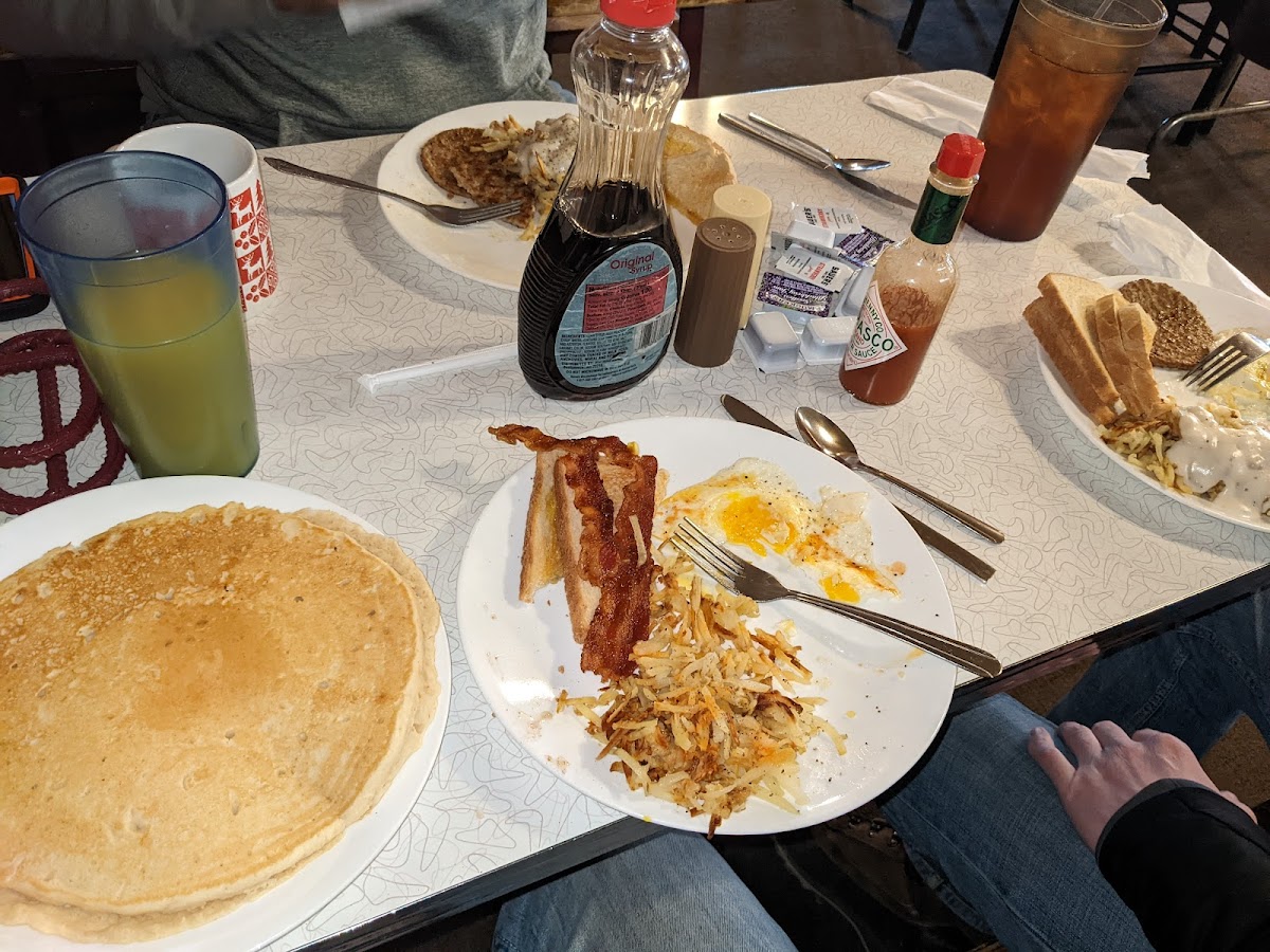 Crazy Horse Cafe - Photo 2