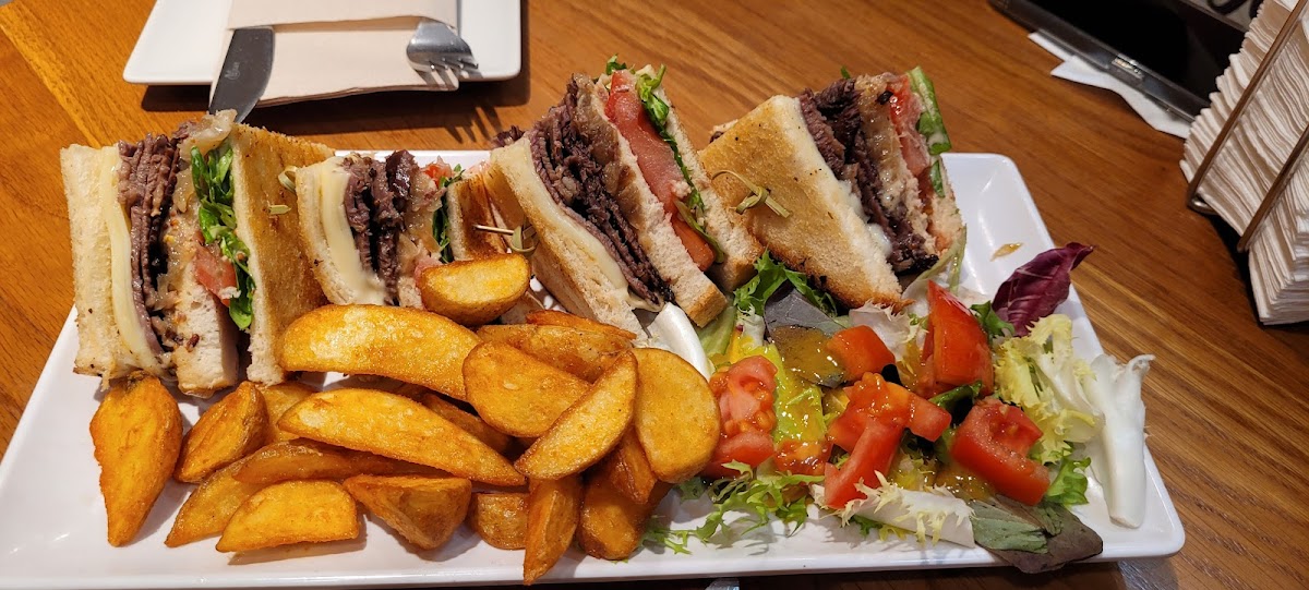 La Canasta Fuengirola - Photo 6