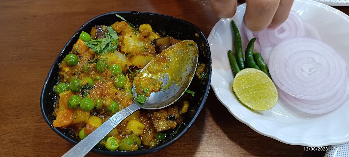 Tulsi Gujarati Restaurant - Photo 5