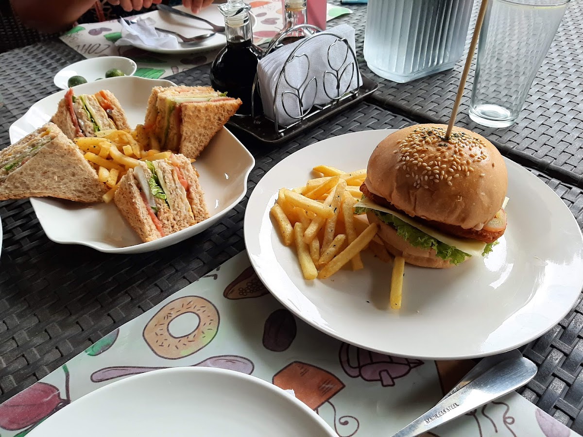 Mich's Garden Cafe And Restaurant - Photo 9