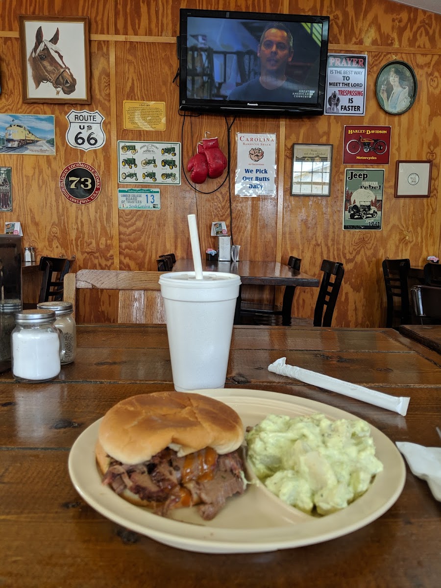 Carolina Barbecue Shack - Photo 9