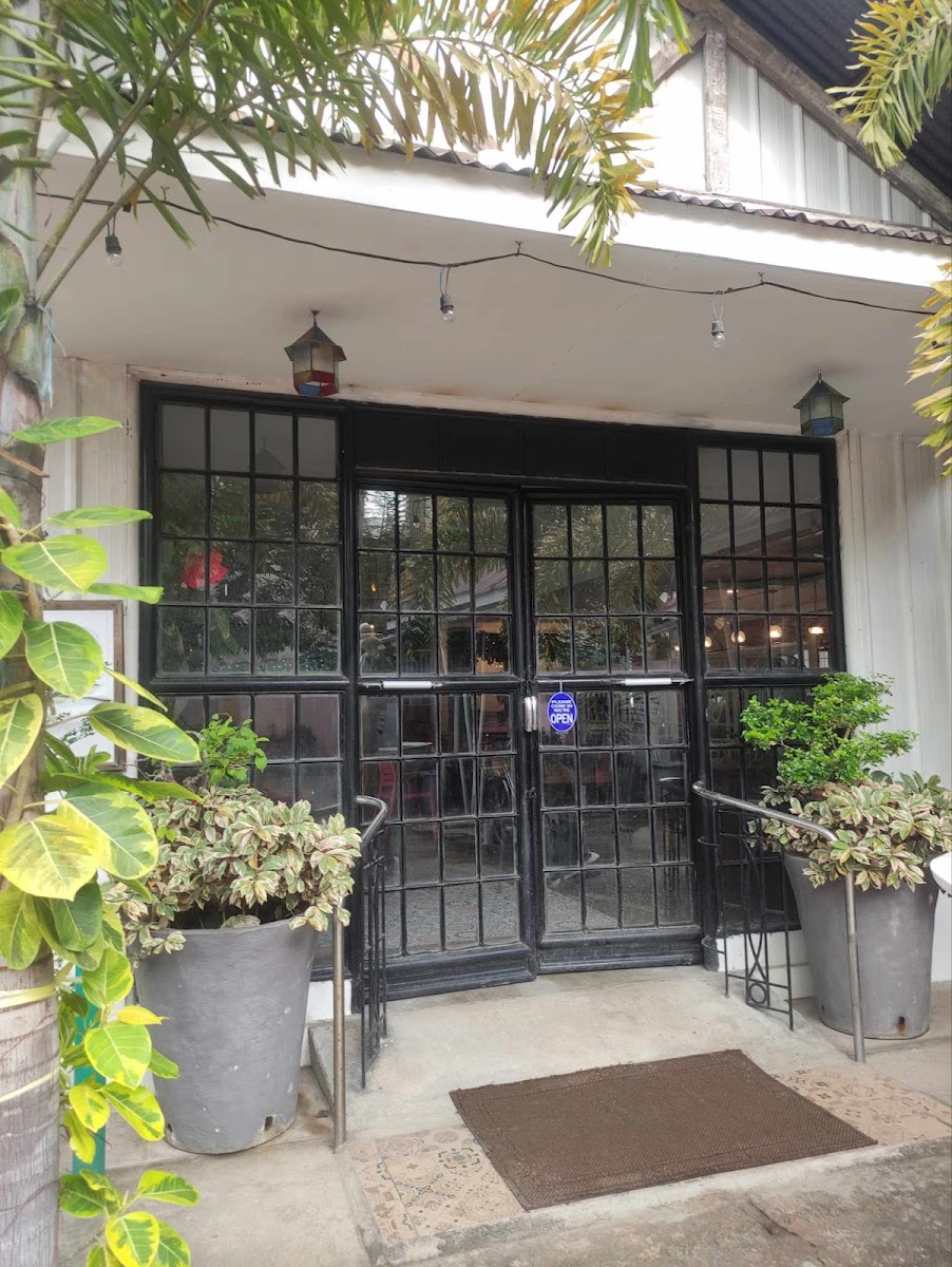 Maluzo Restaurant - Photo 3