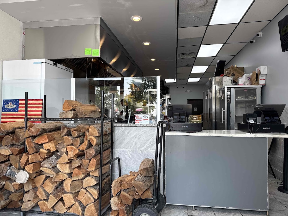 Midtown Smoke House - Photo 6