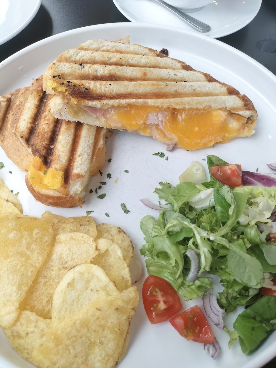 Govies Coffee Club - Photo 9