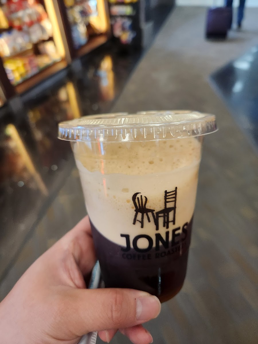 Jones Coffee Roasters - Photo 8