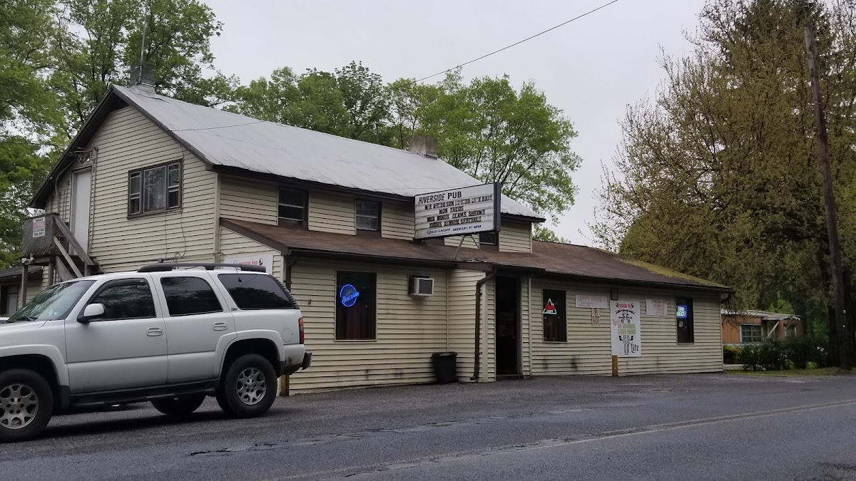 Riverside West Pub - Photo 2
