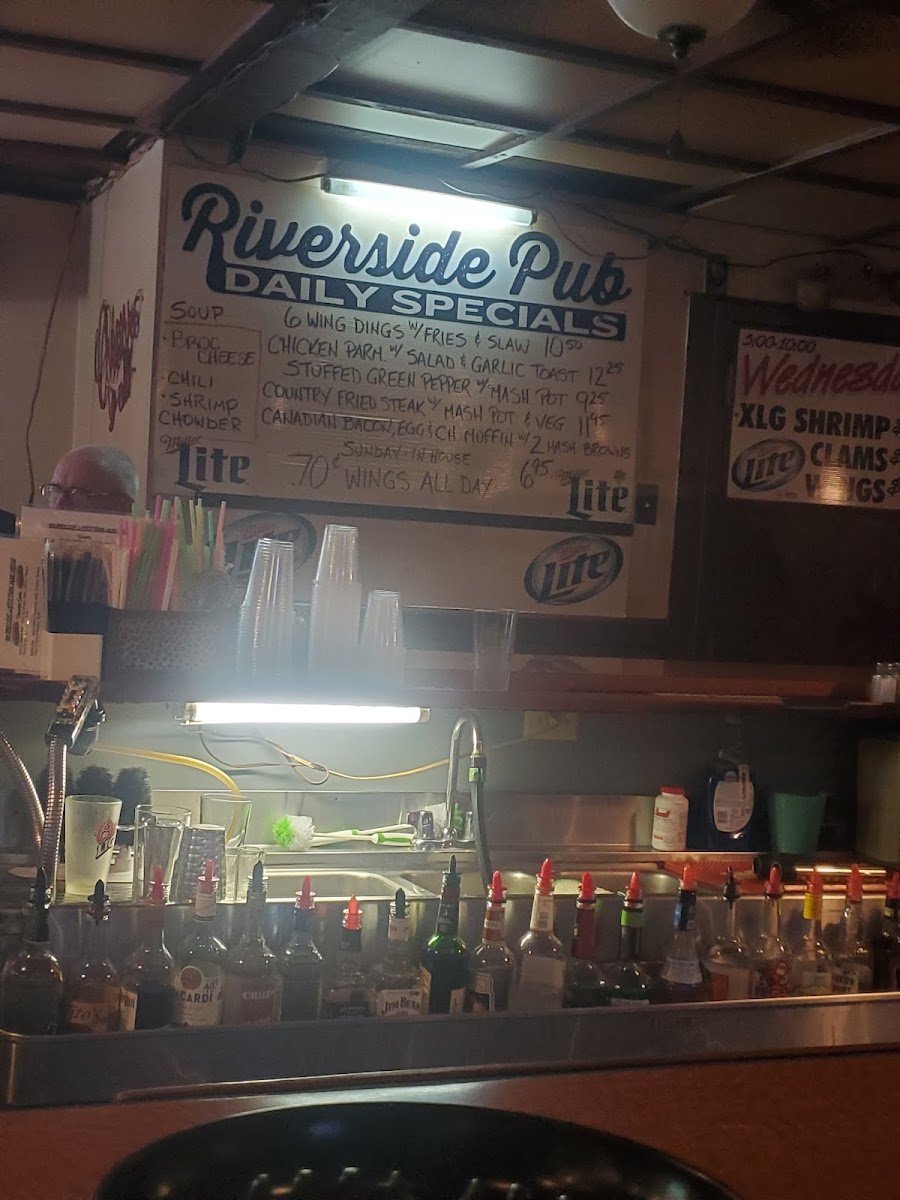 Riverside West Pub - Photo 6