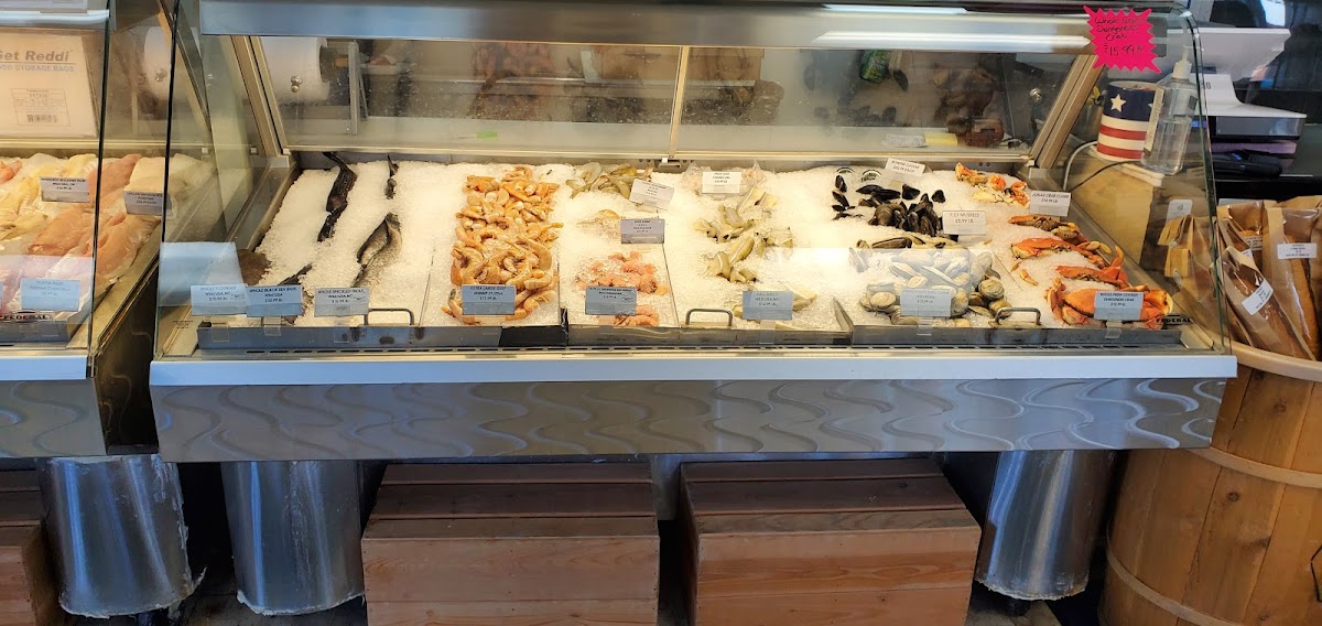 Hooked Meat & Seafood Market - Photo 9
