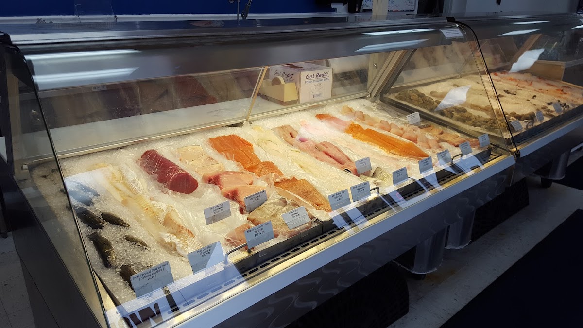 Hooked Meat & Seafood Market - Photo 5