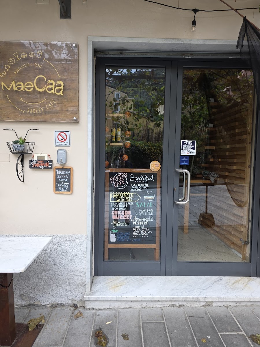 Mae Caa - Bakery Cafe - Cocktails - Photo 2