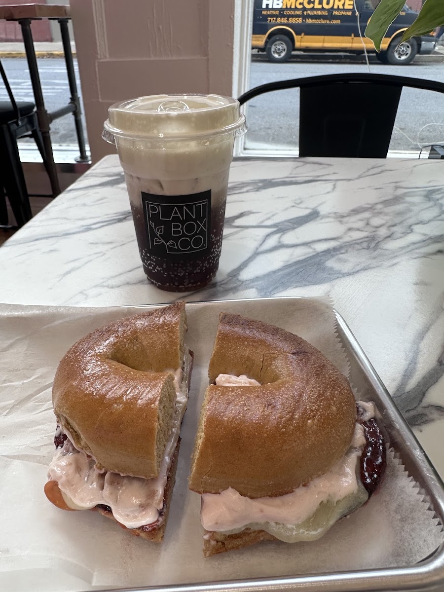 Sips Cafe - Downtown York - Photo 4