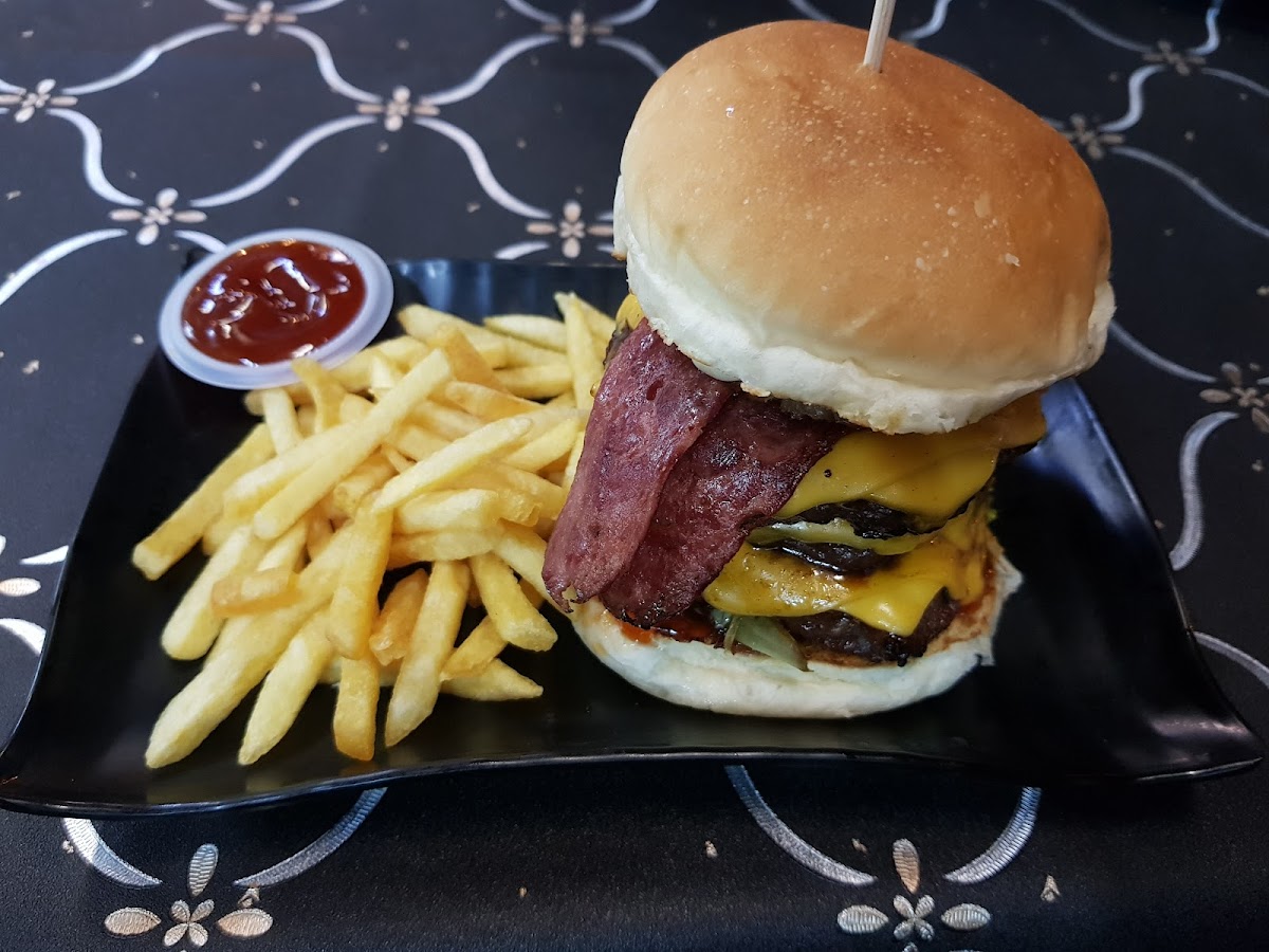 Kuching Grilled Burger - Photo 7