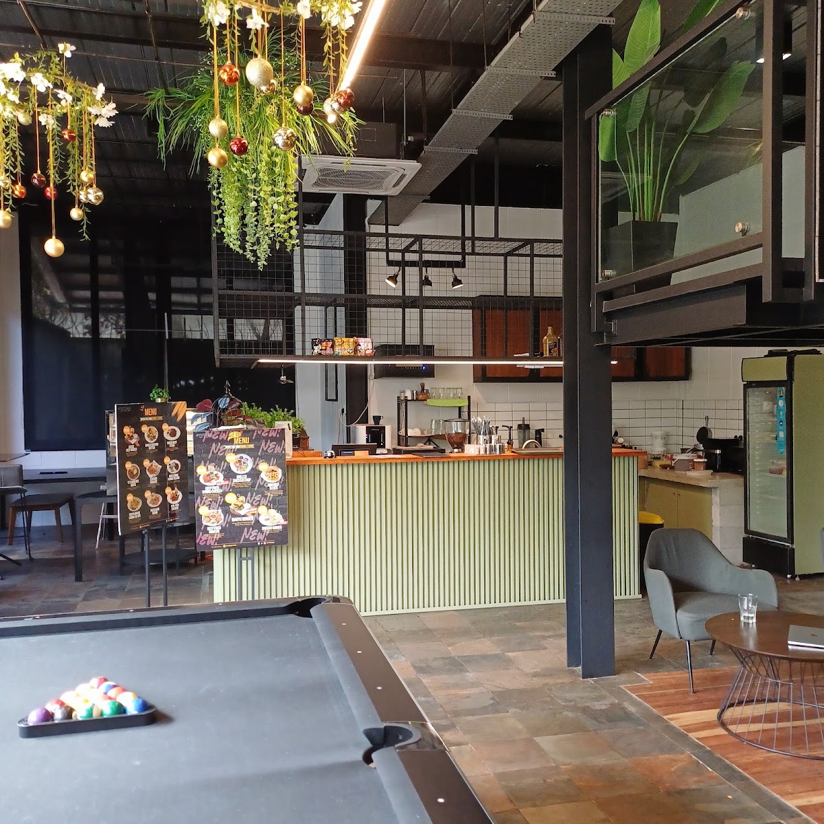 YTJT Cafe by Milko