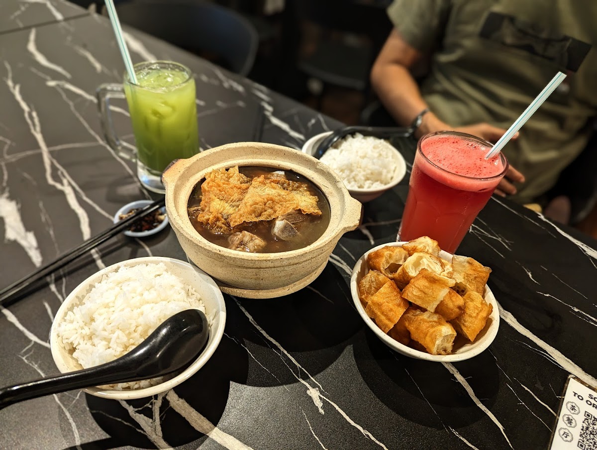 Cha Can Ting 茶餐厅 - Photo 8