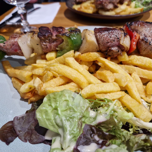 Spiedino Di Agnello Con Contorno