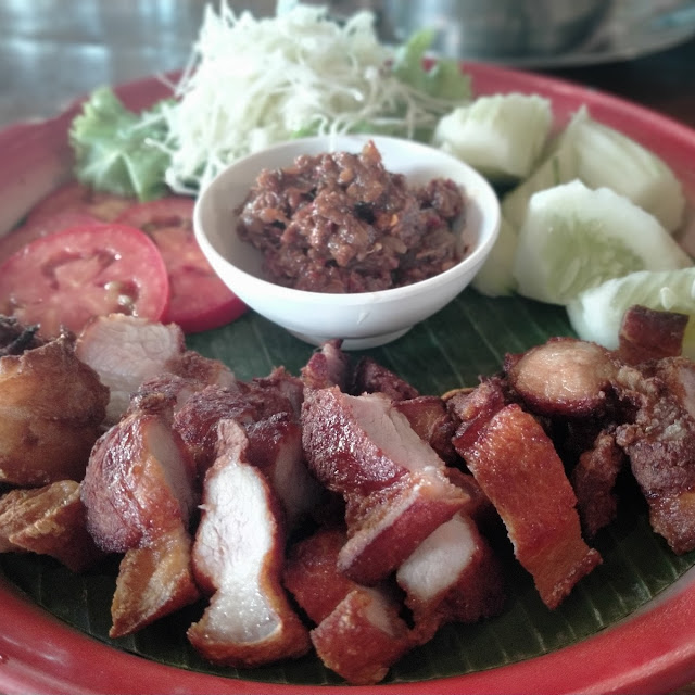 หมูสามชั้นทอดน้ําปลา