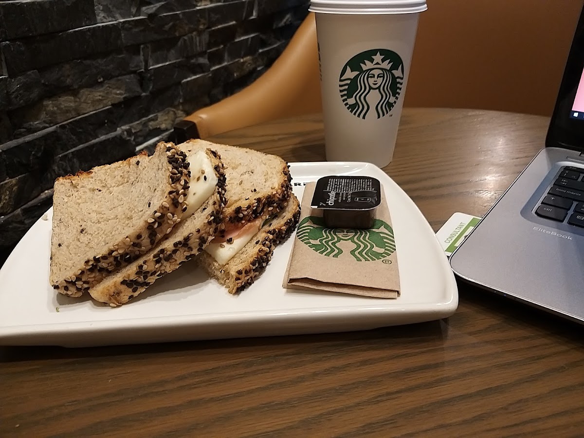 Starbucks Antara II - Photo 1