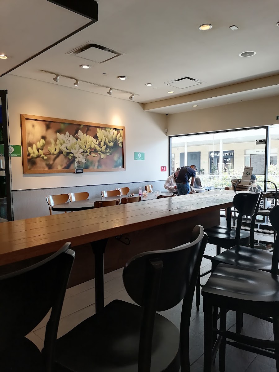 Starbucks Antara II - Photo 5