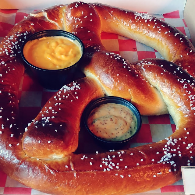 Horseshoe Pretzel