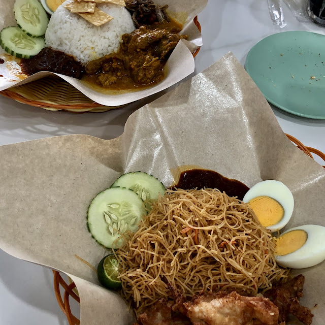 550c Mee Siam with Rendang Chicken
