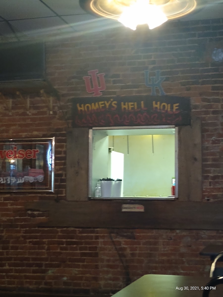 Friends Bar and Grill - Photo 5