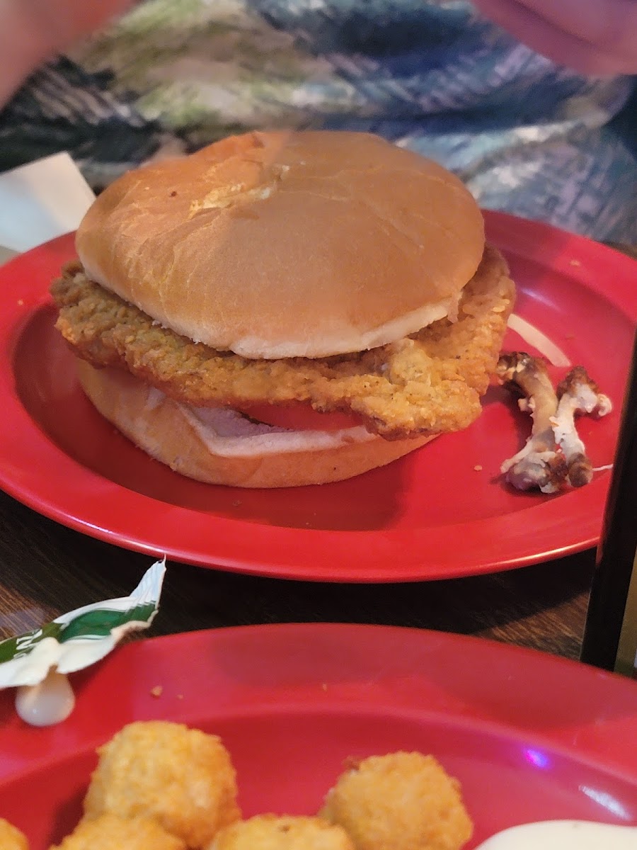 Friends Bar and Grill - Photo 6