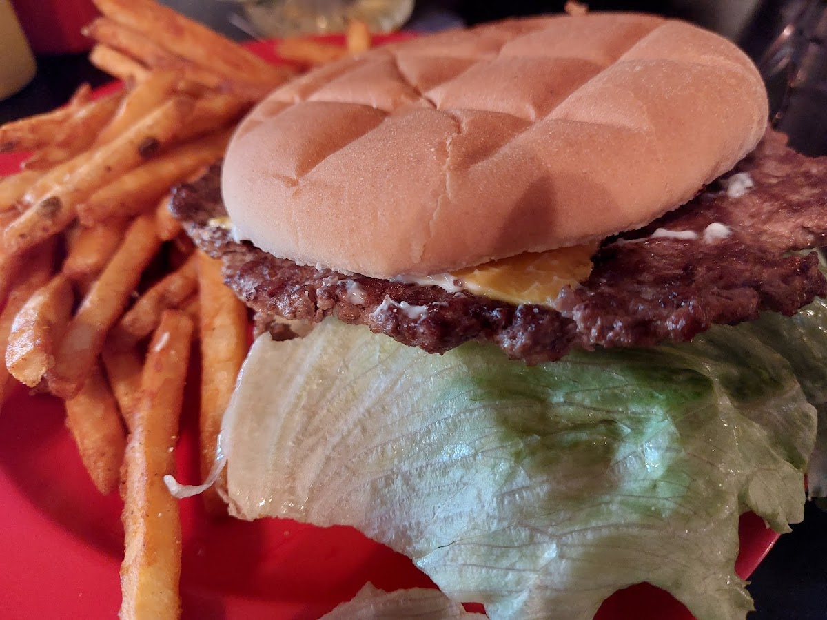 Friends Bar and Grill - Photo 8