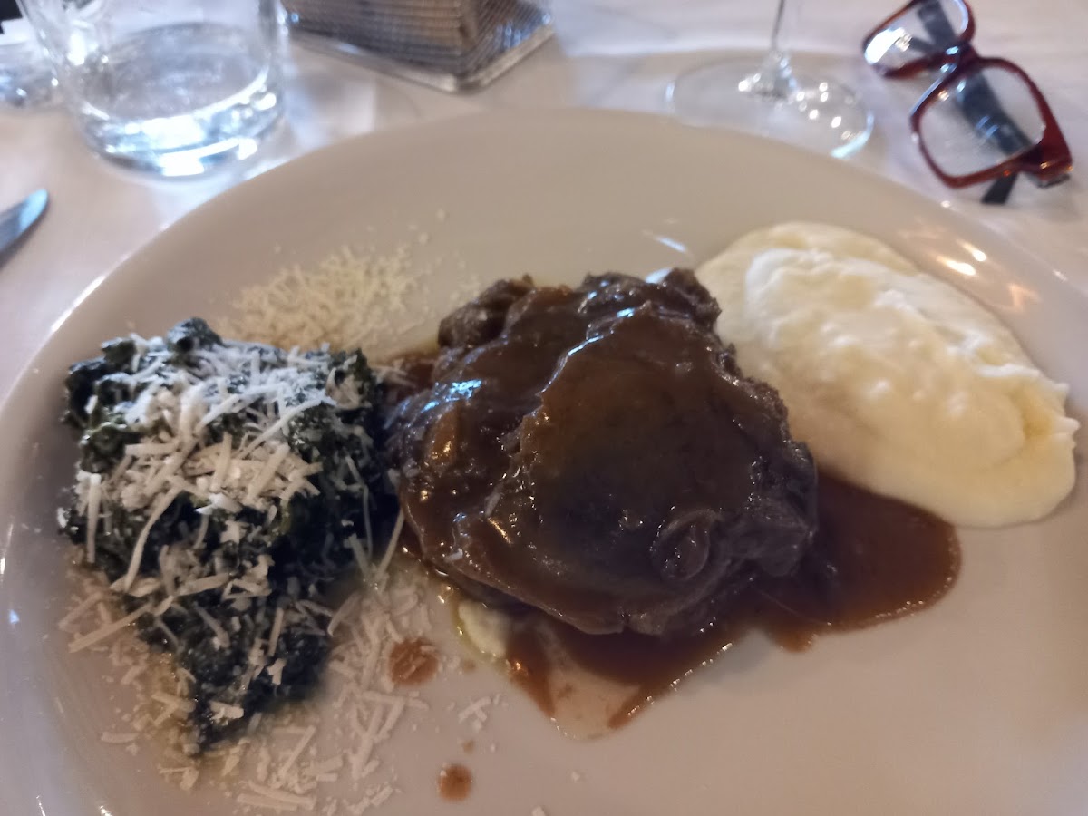 EMILIA Bistro - Photo 6