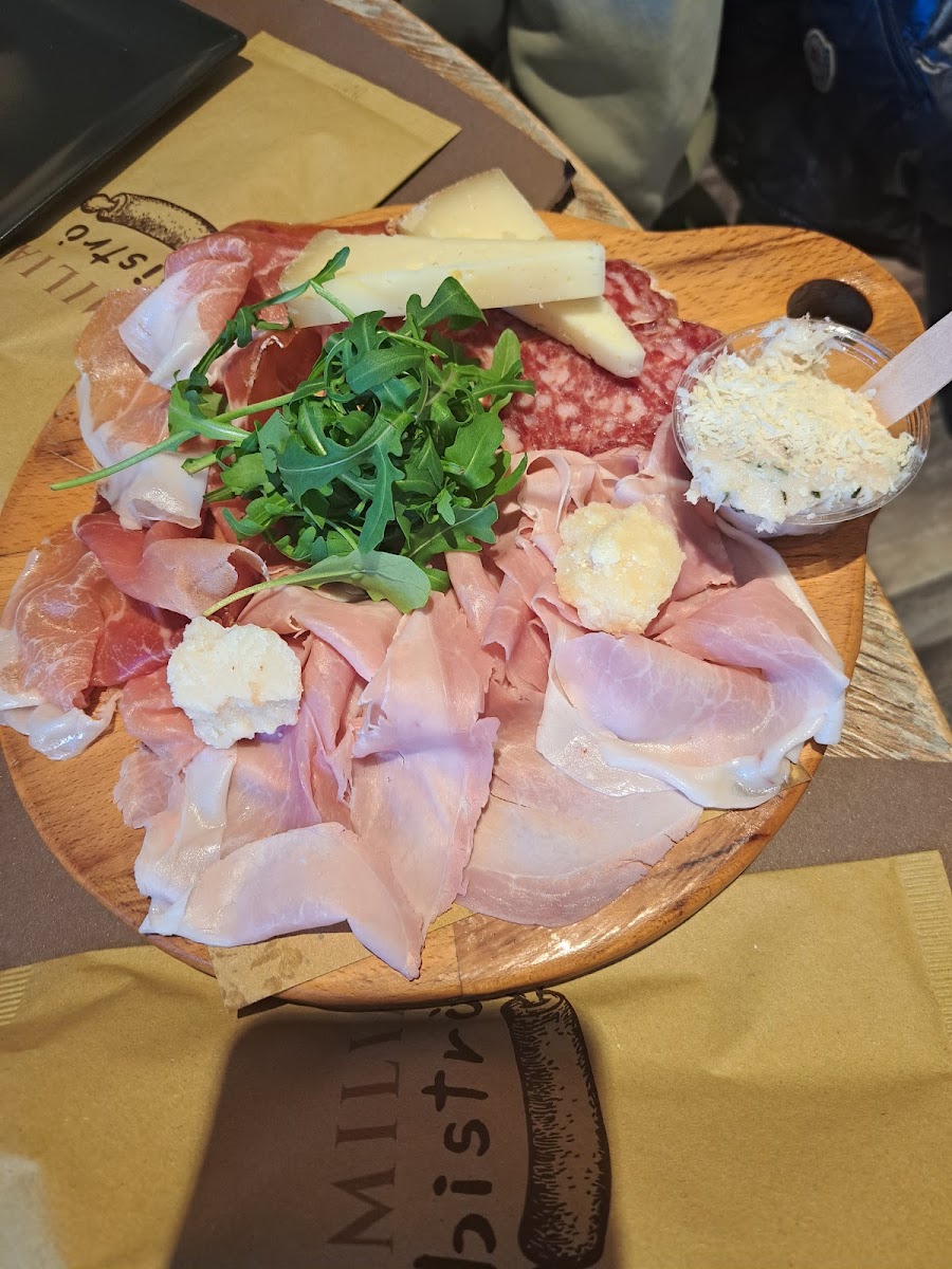 EMILIA Bistro - Photo 7