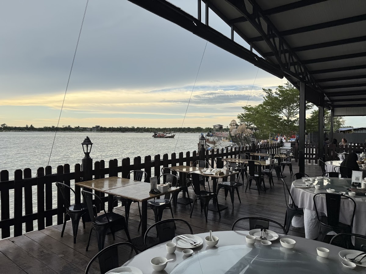 Hai Shang Ren Seafood Restaurant - Photo 2