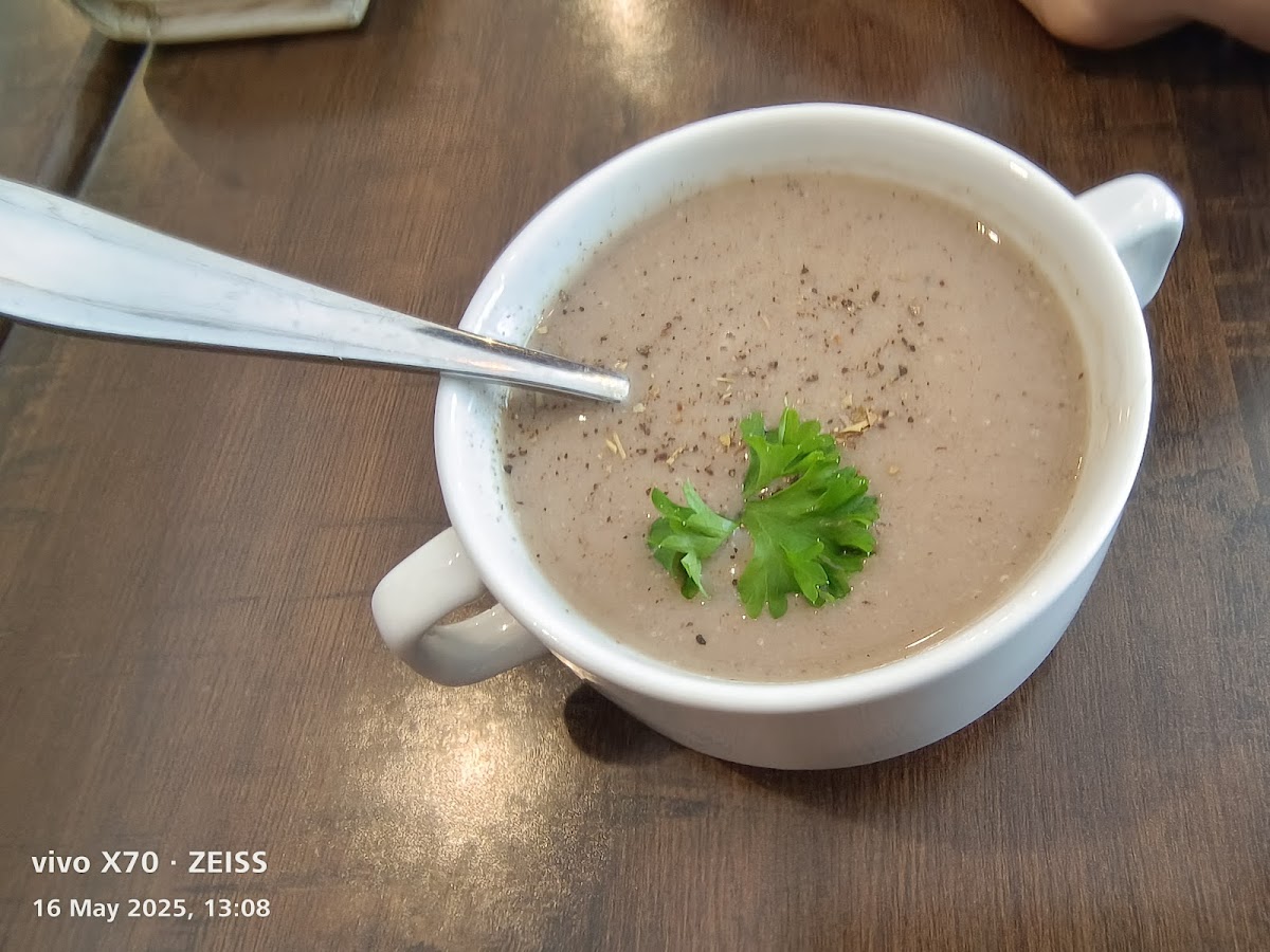 Simply Leafy Vegetarian Restaurant - Photo 3