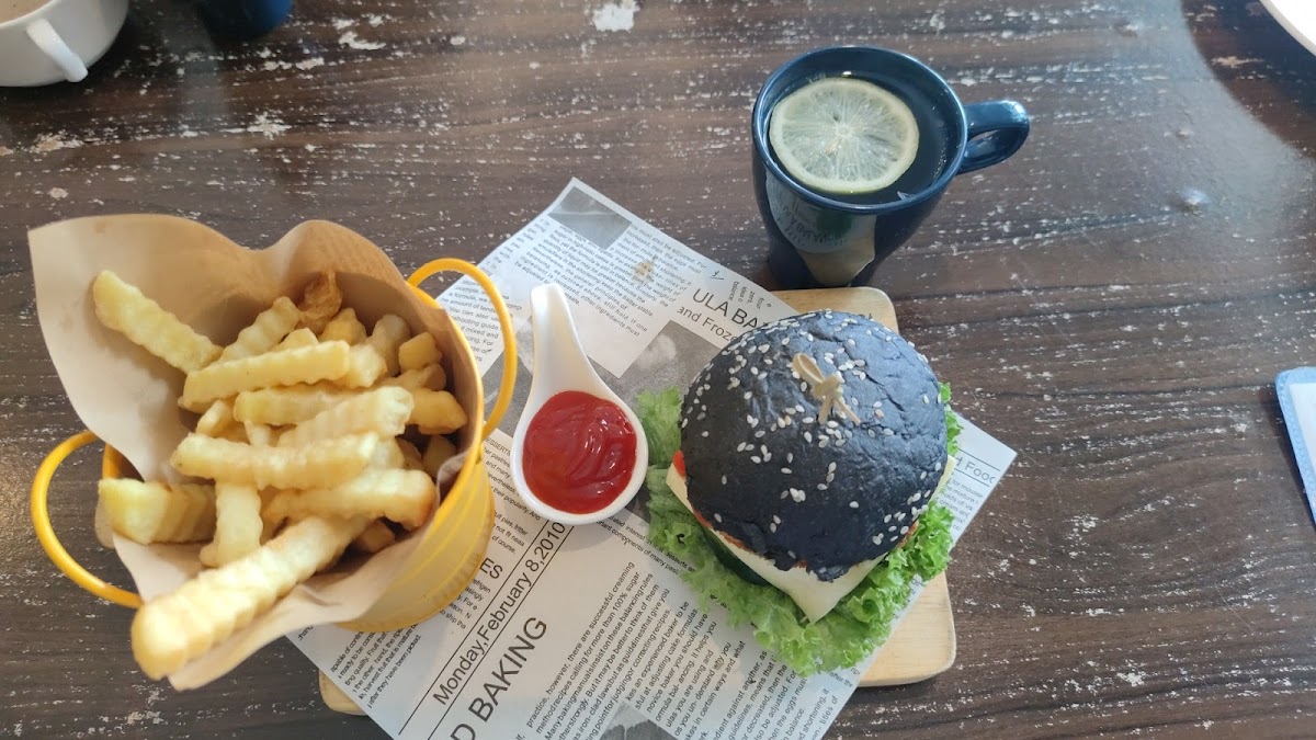 Simply Leafy Vegetarian Restaurant - Photo 4