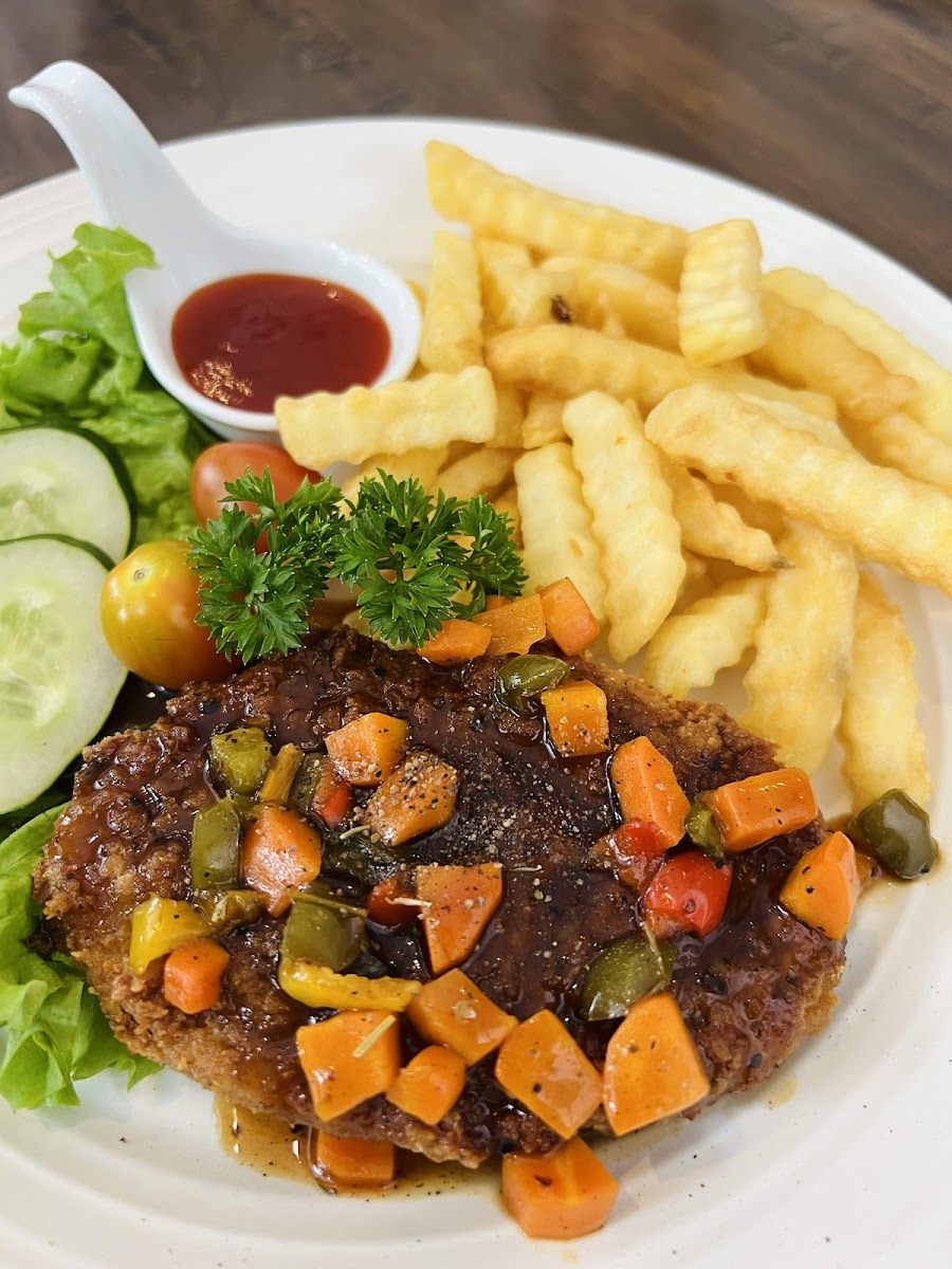 Simply Leafy Vegetarian Restaurant - Photo 6