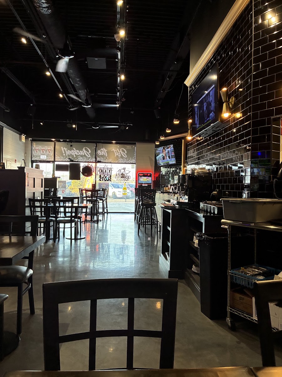 Lucky Rock's Bar & Grill