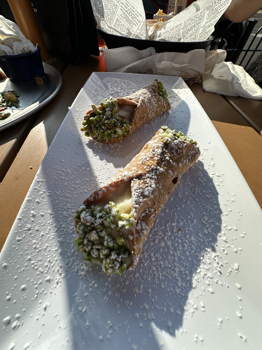 Lucky Rock's Bar & Grill - Photo 4