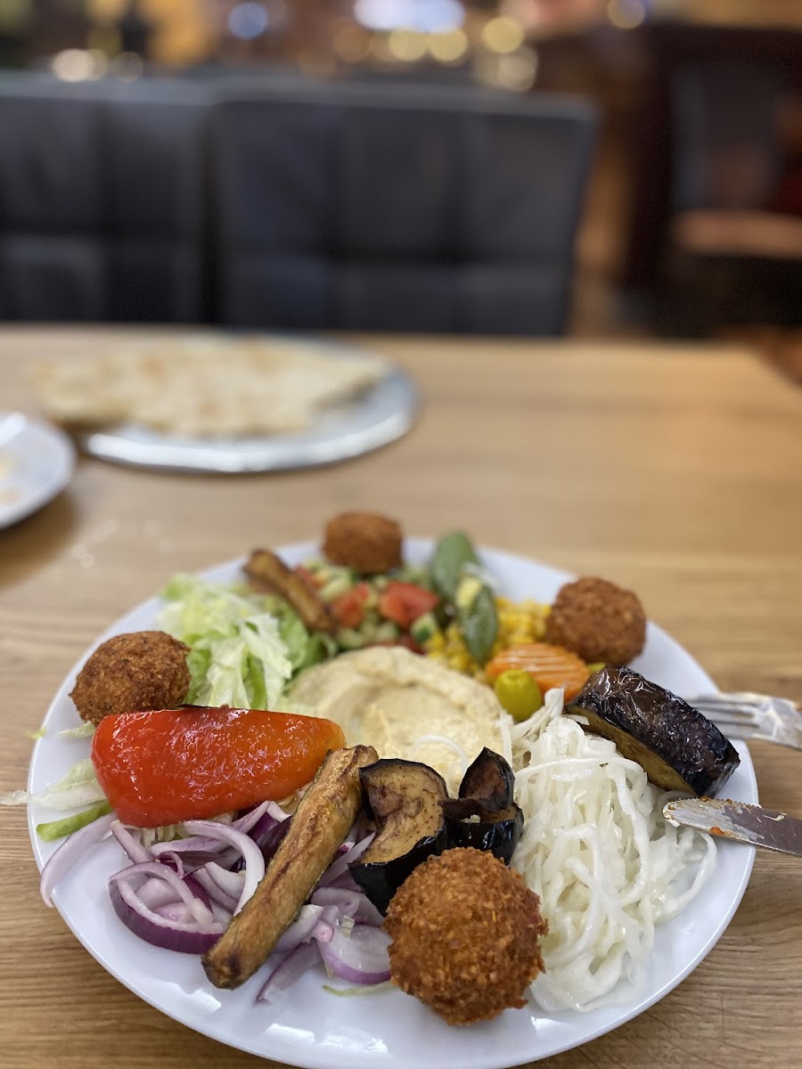 Saana Restaurant - Photo 3
