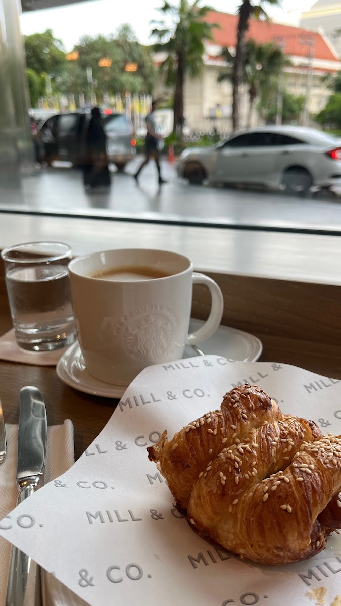 Mill & Co. - Lifestyle Cafe - Photo 9