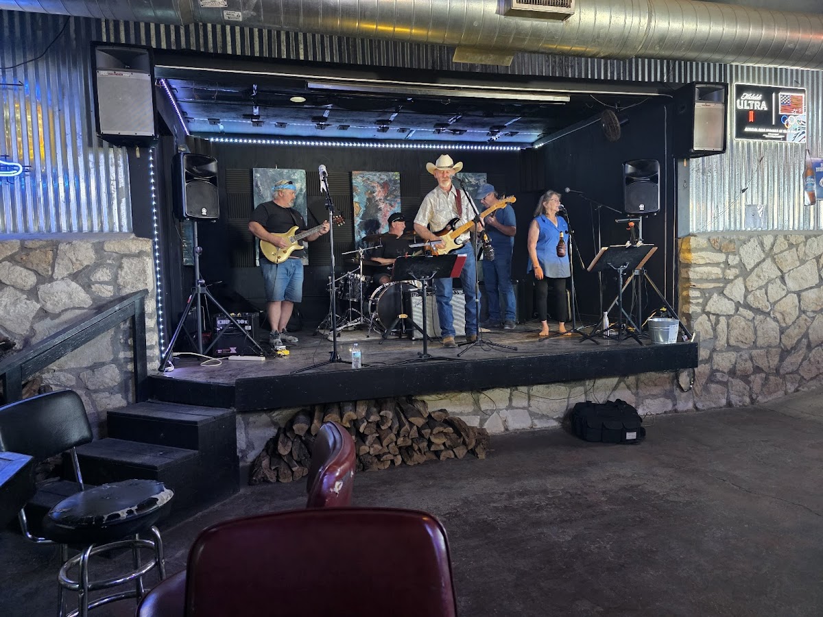 Old Ironhorse Saloon - Photo 3