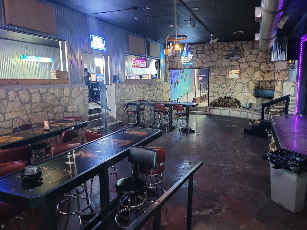 Old Ironhorse Saloon - Photo 4