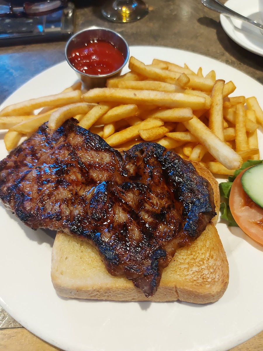 Oscar's Restaurant - Photo 2