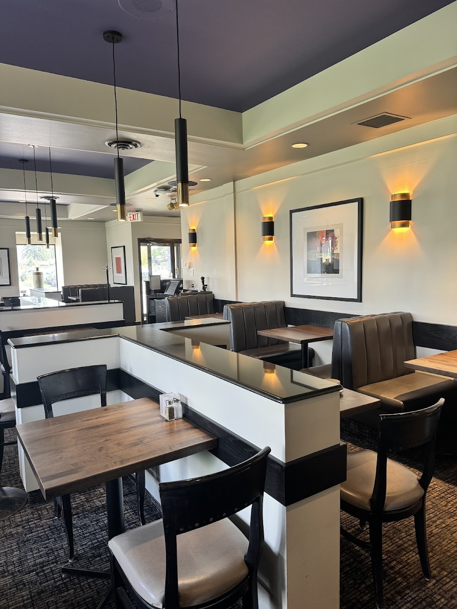 Oscar's Restaurant - Photo 3