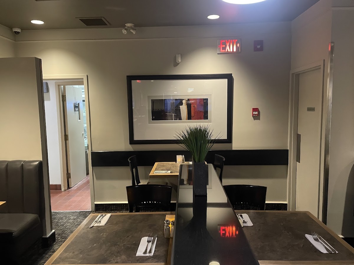 Oscar's Restaurant - Photo 8