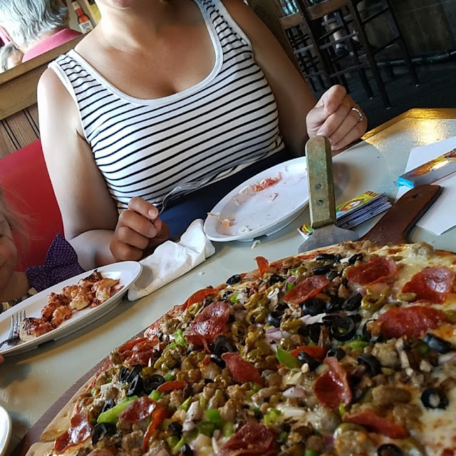 Deluxe Pizza