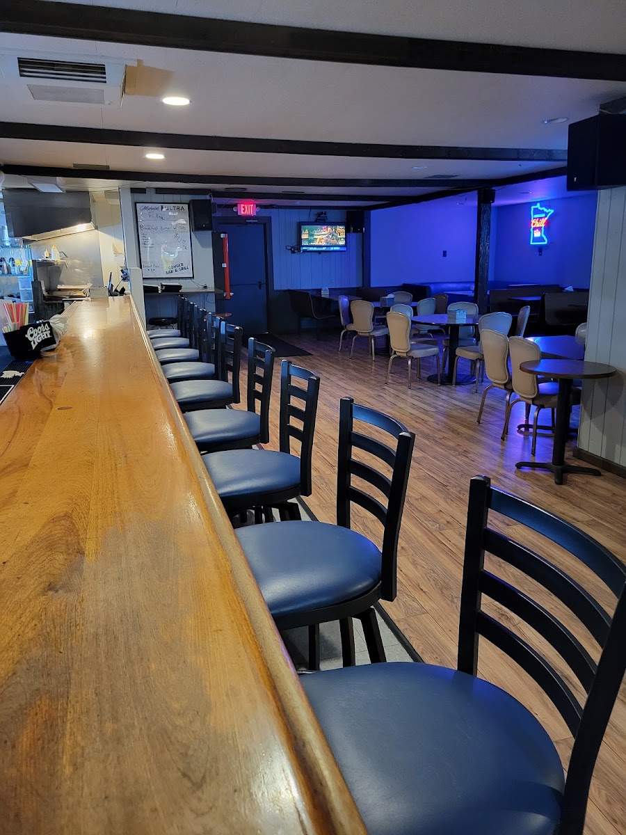 Conger Bar and Grill - Photo 6