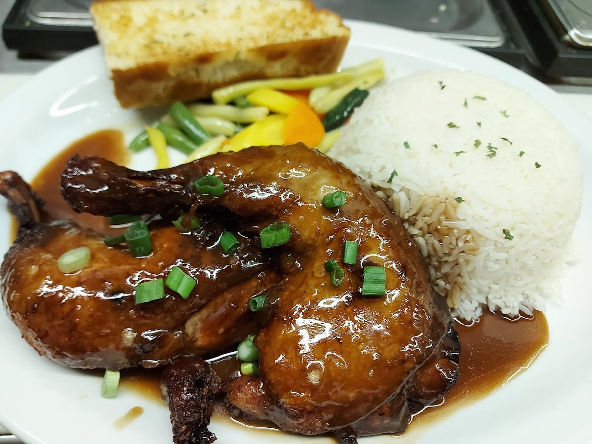 Kuzina Resto & Grill - Photo 9