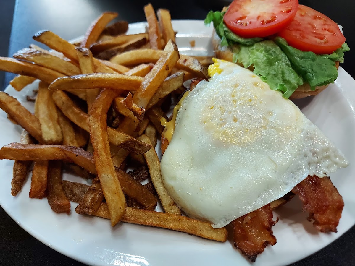 Kuzina Resto & Grill - Photo 4