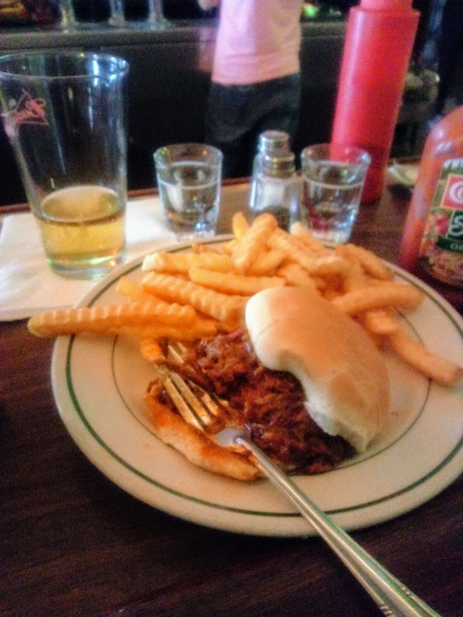 Metro & John's Cafe - Photo 8