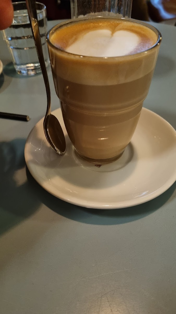 Sedan Cafe - Photo 9